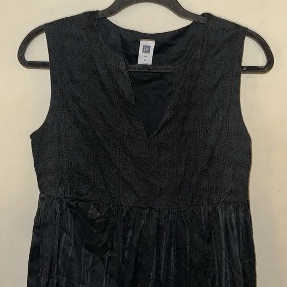 gap sleeveless splitneck mini dress GAP Women's Sleeveless Split Neck Dress, Black, X-Small Petite at Amazon  Women's Clothing store